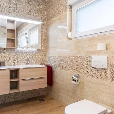 Histra With Private Pool And Sea View Medulin