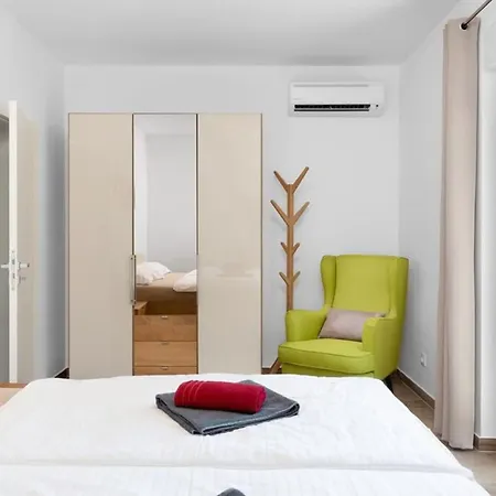 Histra With Private Pool And Sea View * 메덜린