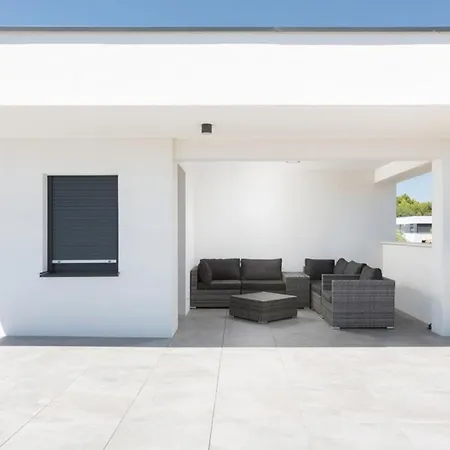 빌라 Histra With Private Pool And Sea View *